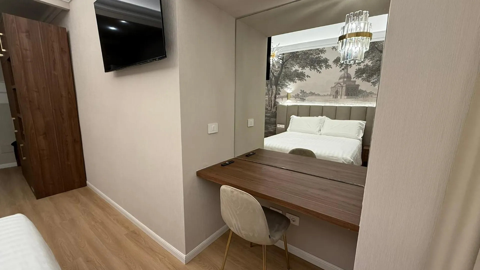 Lumi Hotel Rome 0*,