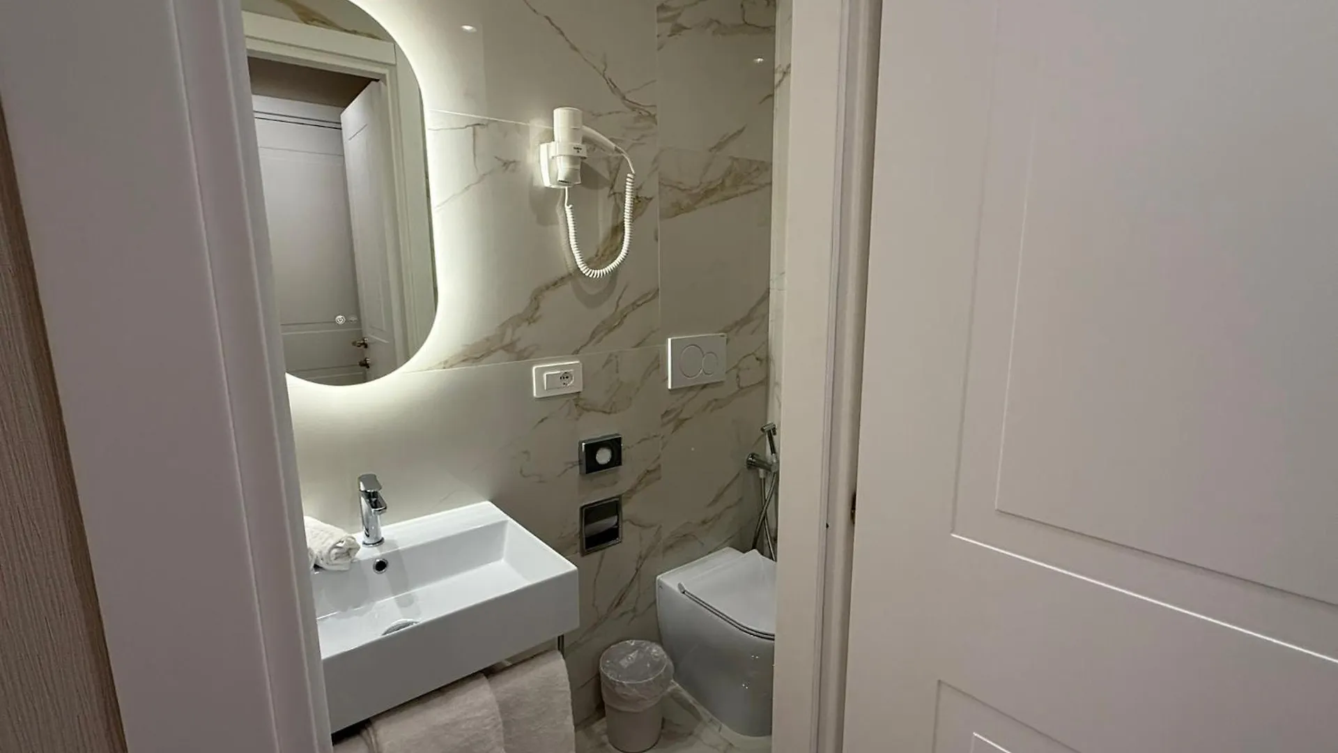 Lumi Hotel Rome