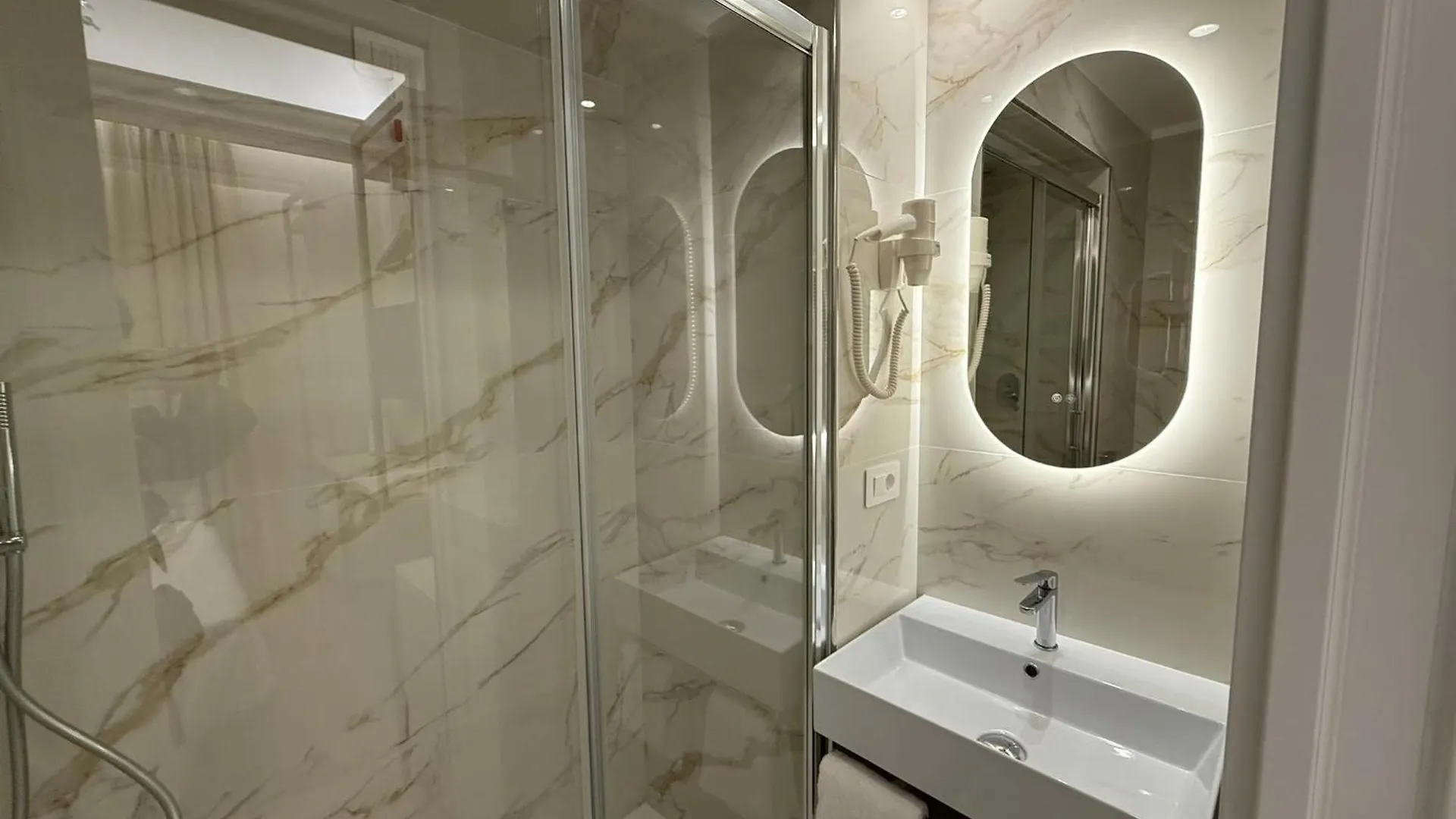 Lumi Hotel Rome